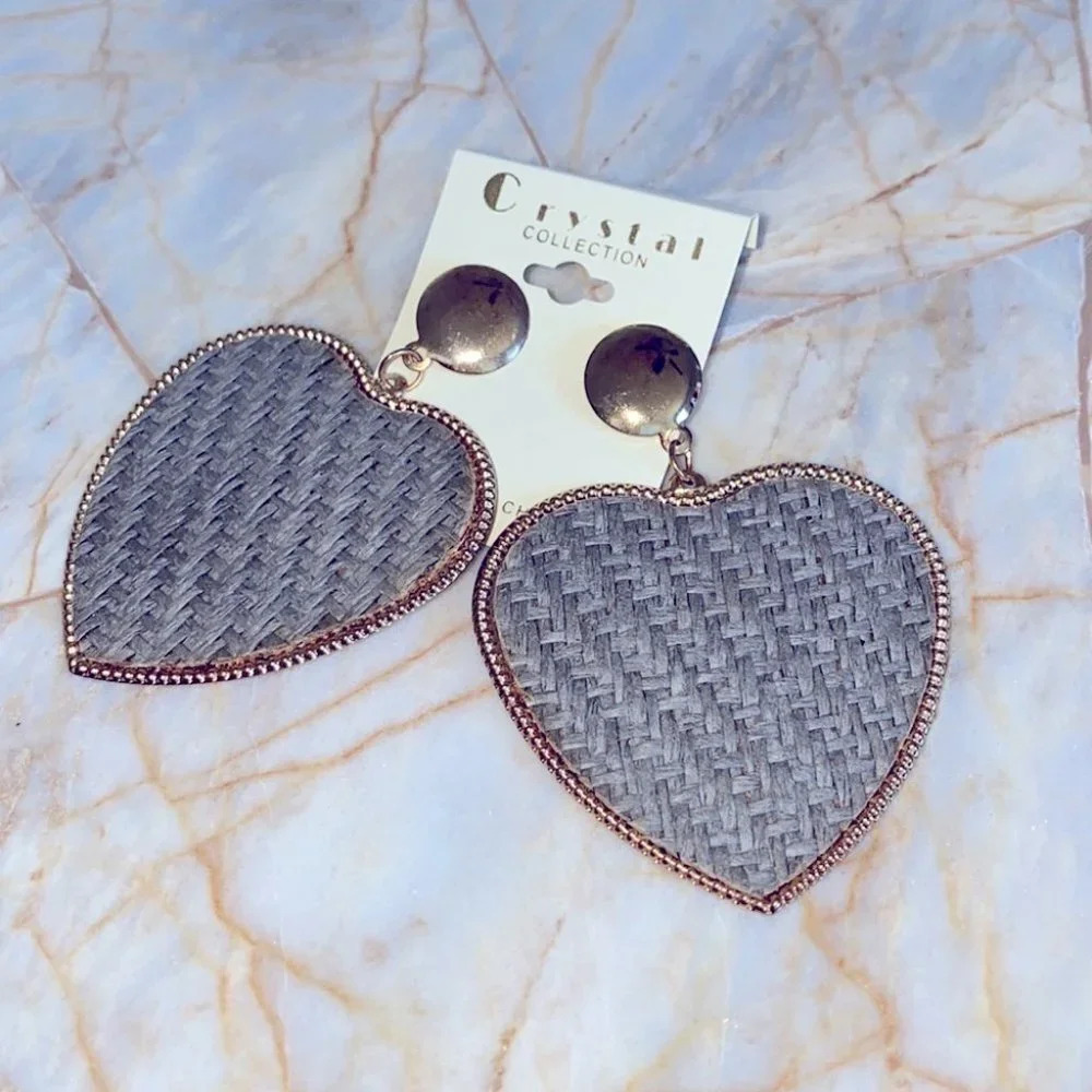 Crystal Collection Large‎ Heard Earring - Picture 3 of 10